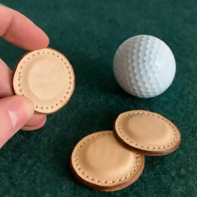 Marqueur de Balle de Golf Magnétique en Cuir PU : L'Élégance sur le Green golf gdz Marqueur de Balle de Golf Magnétique en Cuir PU : L'Élégance sur le Green