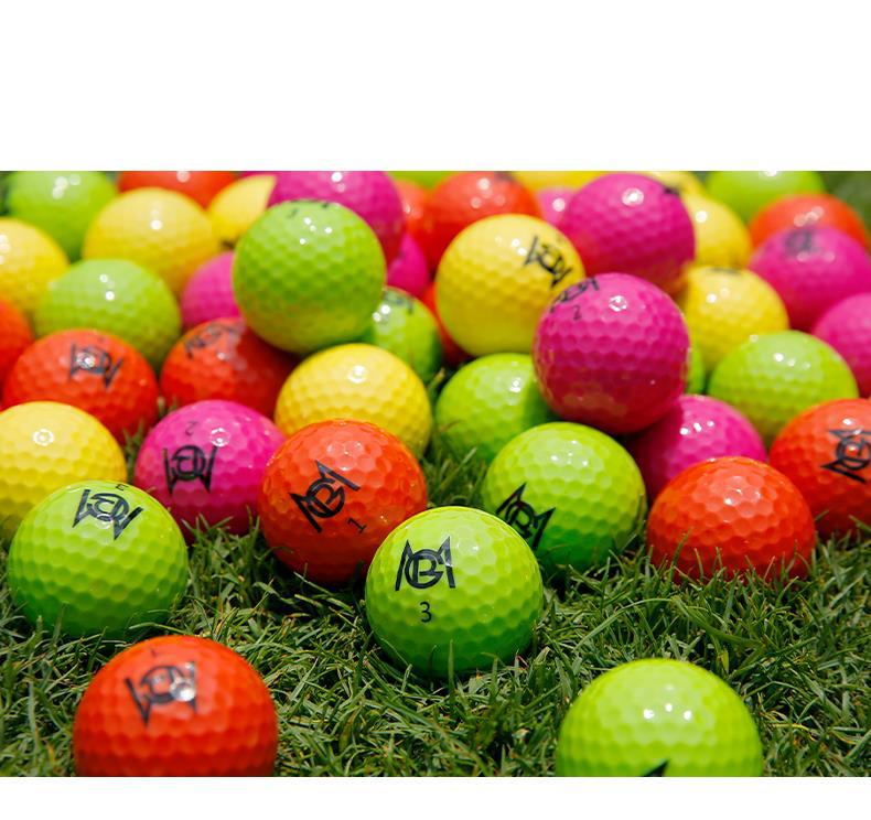 Balles de golf d'entraînement colorées : Performance ultime golf gdz Balles de golf d'entraînement colorées et performantes sur gazon, améliorant la visibilité et la précision de jeu.