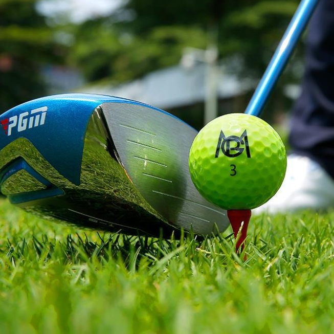 Balles de golf d'entraînement colorées : Performance ultime golf gdz Balles de golf d'entraînement colorées et performantes sur gazon, améliorant la visibilité et la précision de jeu.