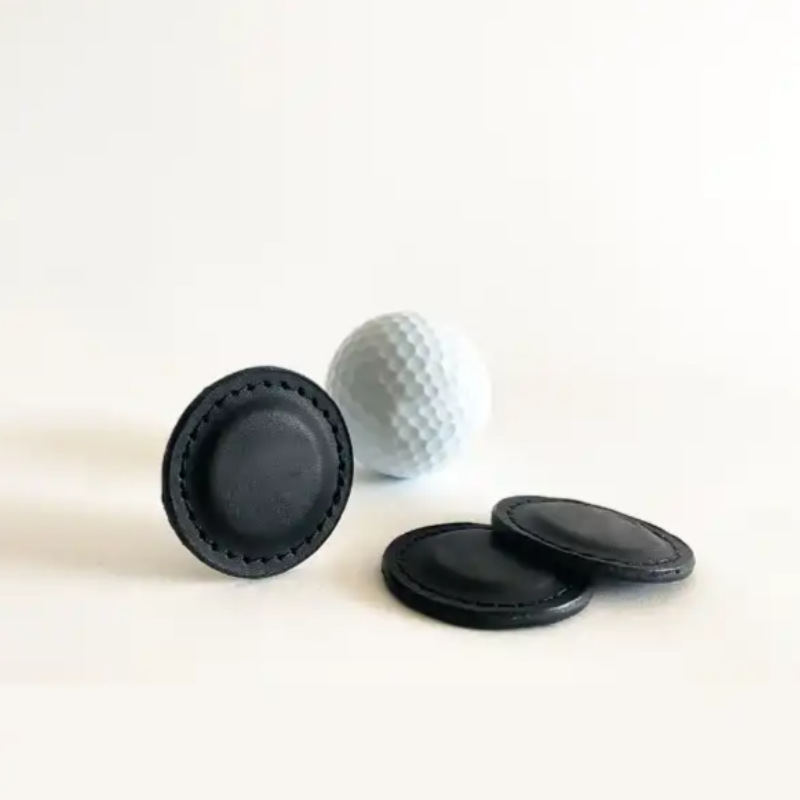 Marqueur de Balle de Golf Magnétique en Cuir PU : L'Élégance sur le Green golf gdz Marqueur de Balle de Golf Magnétique en Cuir PU : L'Élégance sur le Green