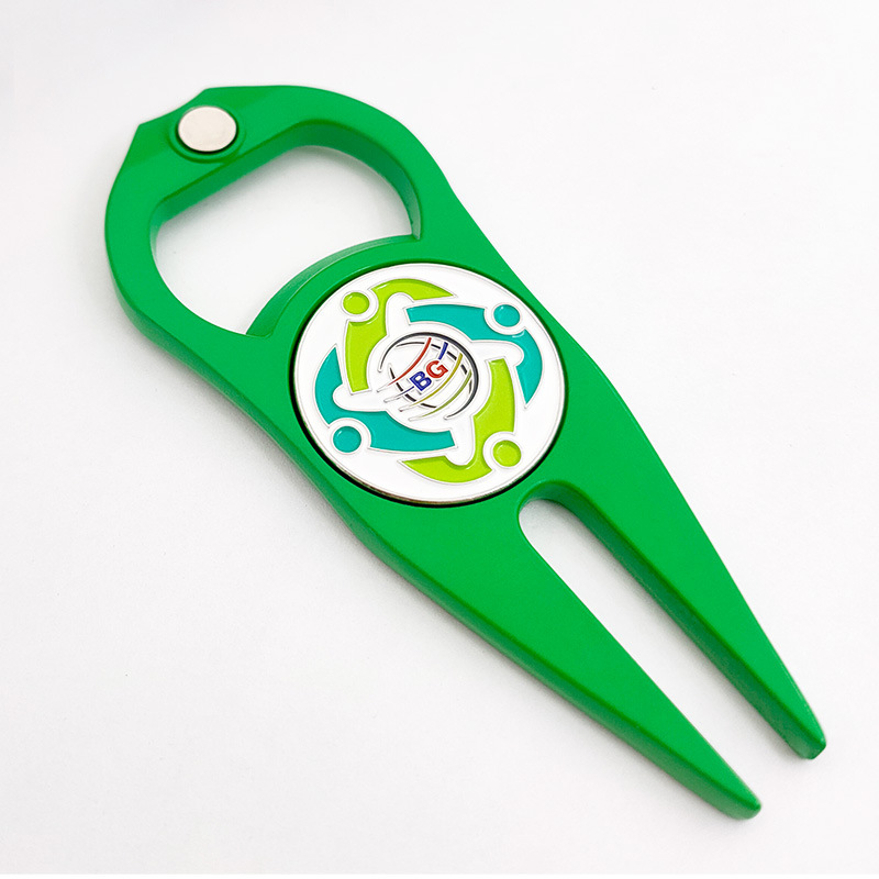 Releve-pitch golf multifonction métal : L'Accessoire Ultime